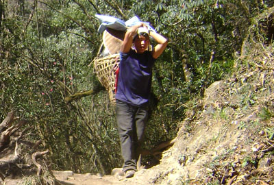 Cheap trip to Everest Base Camp, Are you travelling on porter’s money?